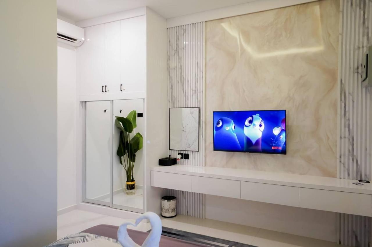 Auranad Tinyhouse Bandar Tanah Merah Wifi Netflix Экстерьер фото