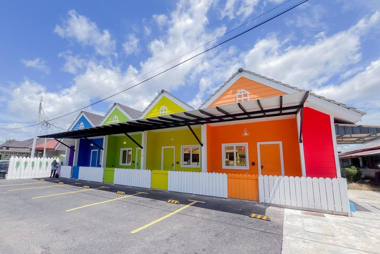 Auranad Tinyhouse Bandar Tanah Merah Wifi Netflix Экстерьер фото
