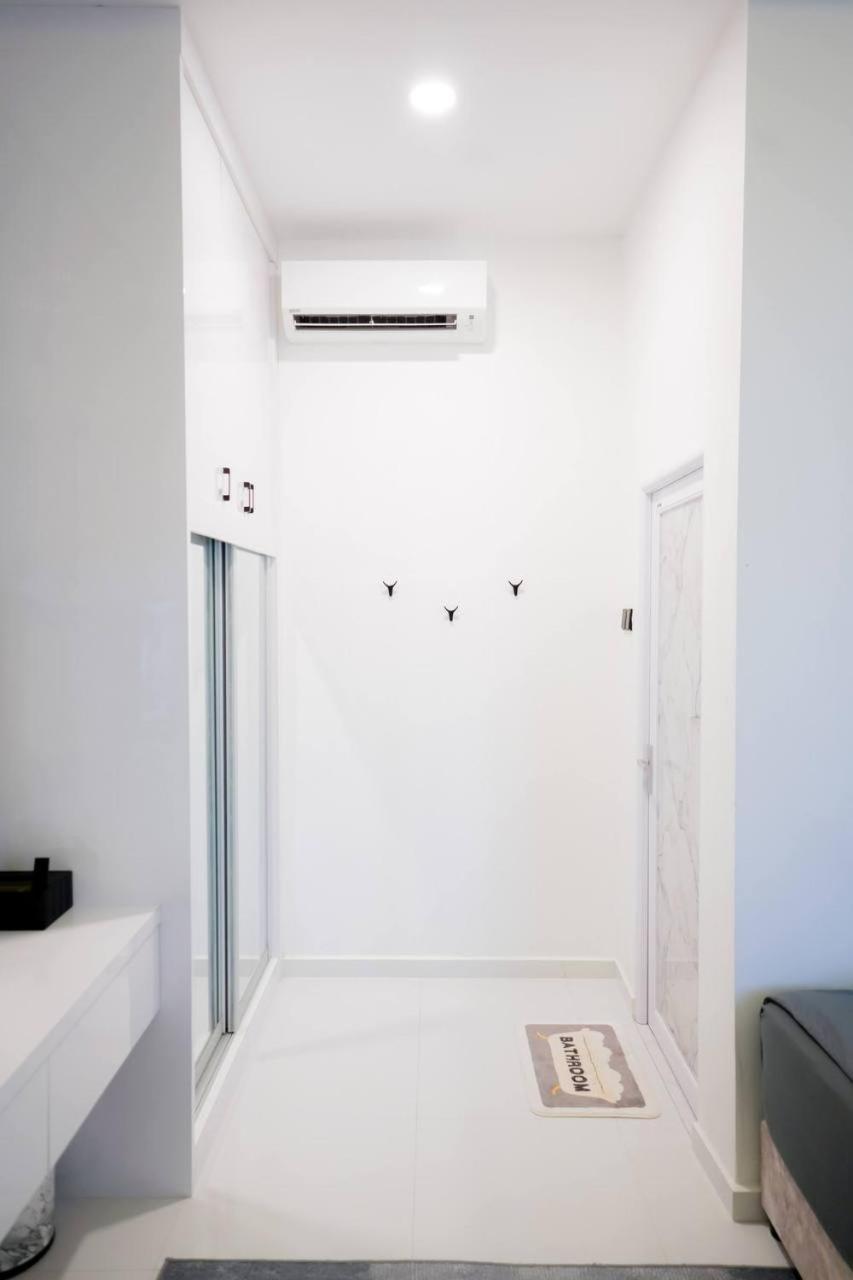 Auranad Tinyhouse Bandar Tanah Merah Wifi Netflix Экстерьер фото