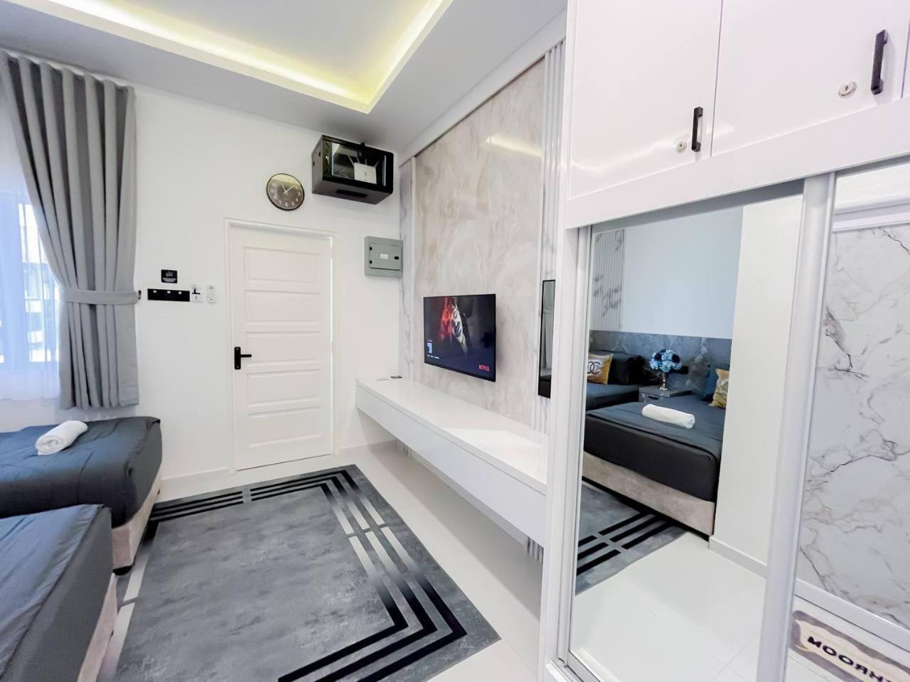 Auranad Tinyhouse Bandar Tanah Merah Wifi Netflix Экстерьер фото